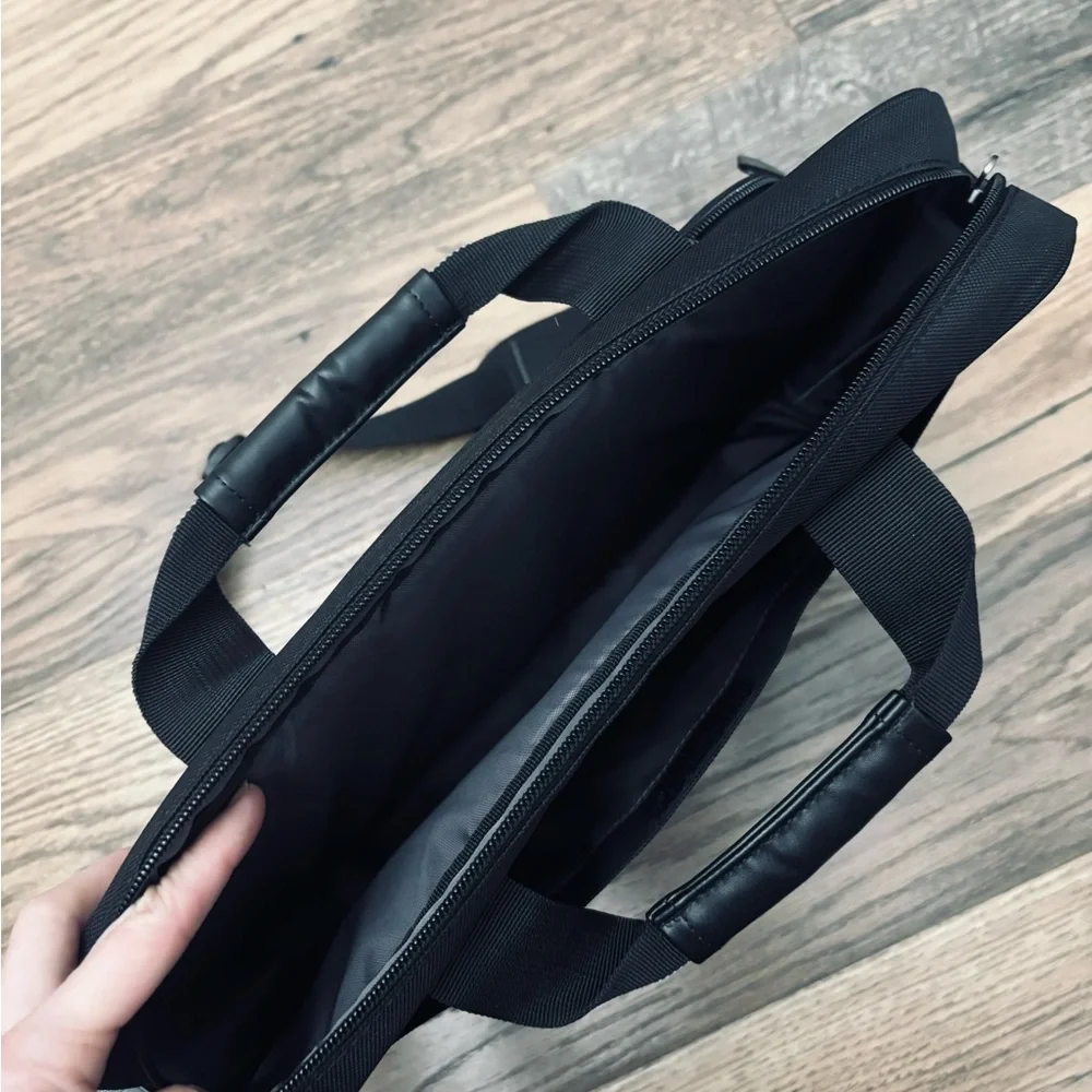 *Targus black laptop 15.6